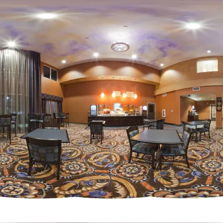 Holiday Inn Express & Suites SACRAMENTO NE CAL EXPO by IHG Отели рядом с достопримечательностью «Арден Фейр Молл»