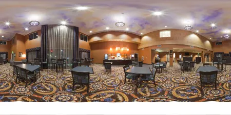 Holiday Inn Express & Suites Sacramento NE Cal Expo Отели в г. Мак-Клеллан Парк