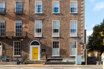 The Earl Hotel Leeson Street, Sonder
