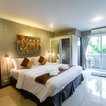 Baan Kamala Fantasea Hotel Отели рядом с достопримечательностью «Памятник Цунами»