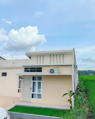 Sky Villa Hotels in Argomulyo