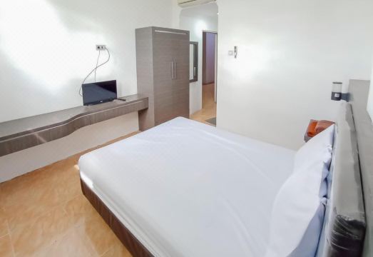 RedDoorz Syariah Near Q-Mall Banjarbaru