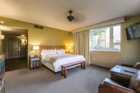 Driftwood Lodge