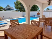 Zenia Hostel Hotel a Punta Prima