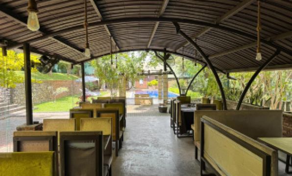 Airport Green Olive Villa - Housity