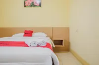 RedDoorz near RS Imanuel Hotel di 