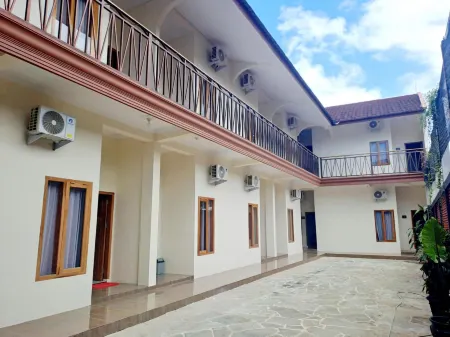 Kresna Guesthouse Pacitan Отели в г. Пачитан