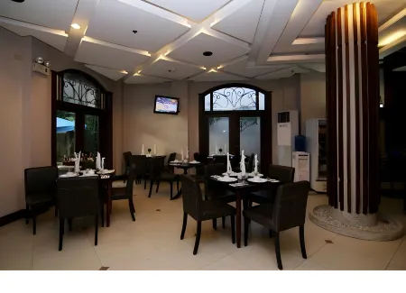 Highway 21 Hotel Отели рядом с достопримечательностью «Diversion 21 KTV and Resto»