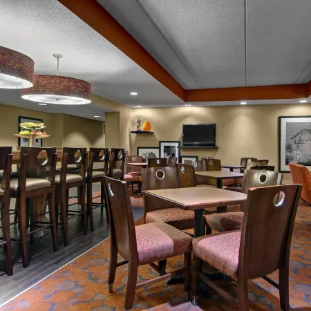 Hampton Inn Appleton (Fox River Mall Area)