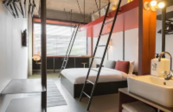 โฟล์คส์โฮเทล โรงแรมในOost-Watergraafsmeer