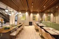 Waxwing Hotel - breakfast