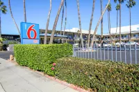 Motel 6 San Diego, CA - Airport - Harbor - parking