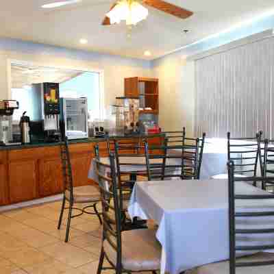 トラベロッジ バイ ウィンダム ガイモン Dining/Meeting Rooms