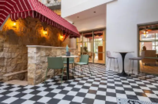 เจโรส โฮเต็ล