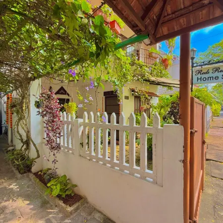 Reds Residency - Homestay