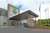 Holiday Inn Express & Suites Omaha - 120TH and Maple Hôtels à : Douglas County