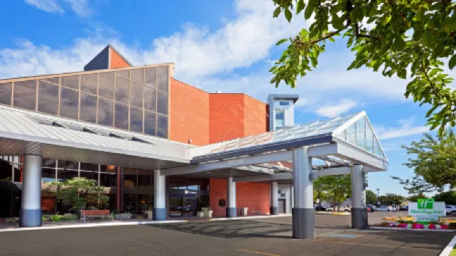 Holiday Inn OAKVILLE (CENTRE) by IHG