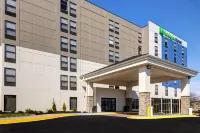 Holiday Inn Express & Suites Central Omaha Hotel in zona Bellevue University Lozier Professional Center