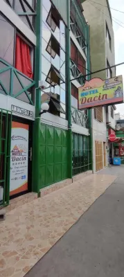 Hotel Dacin  호텔