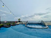 I Lux Hotel Jogjakarta - Parkplatz