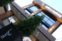 Hollywood De Luxe Hotel