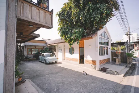 Sleepy House Chiang Rai Отели рядом с достопримечательностью «Chiang Rai University»