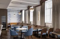 Volhov Hotel - parking