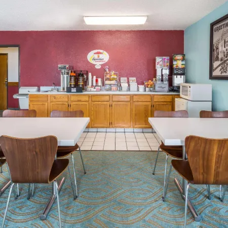 Super 8 by Wyndham Bourbonnais/Kankakee Area