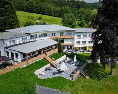 Hotel Berghof Wasserkuppe & Gästehaus Fuldaquelle Hotels in Gersfeld