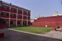 Hotel Goverdhan - Walking to Raja Ki Mandi Railway and 3km from Isbt シビル・ラインズのホテル