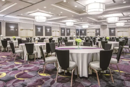 La Quinta Inn & Suites by Wyndham San Antonio Riverwalk