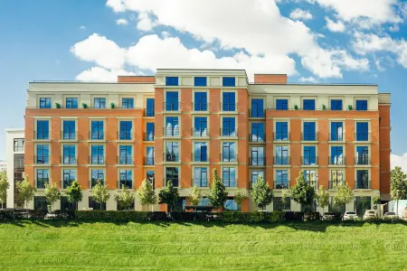 Neo Kazan Palace by Tasigo (Нео Казань Палас Тасиго) Отели рядом с достопримечательностью «Комитет Земельных и Имущественных Отношений»