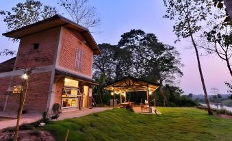 The River Runs Chiang Klang