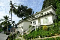Uphill Cottage Hotels in Rantee Bay