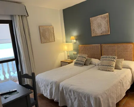 Macavi Hotels in Rota