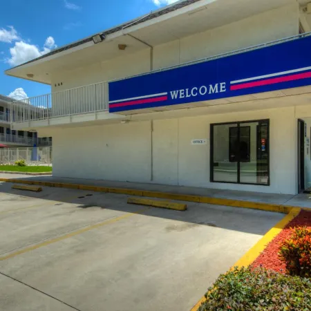 Motel 6 Bradenton, FL
