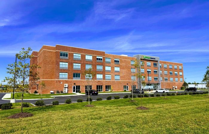 Holiday Inn Express & Suites Columbus - New Albany by IHG