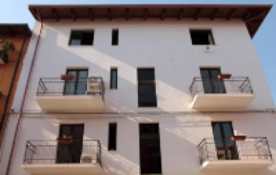 皮那裡娜家庭旅館