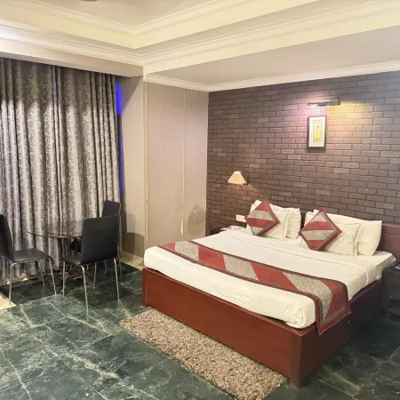 Hotel Diplomat Residency