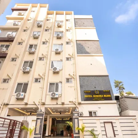 Hotel Aurora Bliss Gachibowli Отели рядом с достопримечательностью «Оушен Парк»