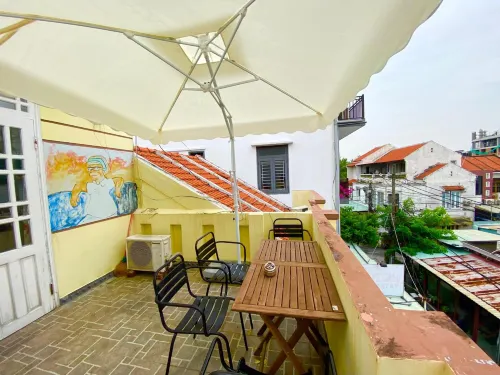 DK House Homestay - Bed & Breakfasts