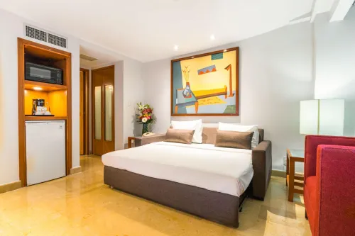 Eurostars Zona Rosa Suites - Bathtub
