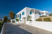Eiriana Luxury Suites - Pools