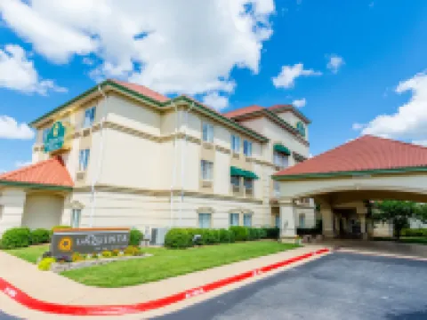 La Quinta Inn & Suites by Wyndham Bentonville Hotels in Bentonville