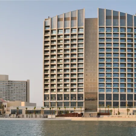 InterContinental Hotels RESIDENCES ABU DHABI by IHG Отели рядом с достопримечательностью «Двор Bateen Dhow»