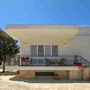 Flowing House Hotel Exterior