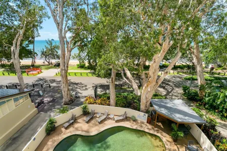 Hibiscus in Marlin Waters Palm Cove