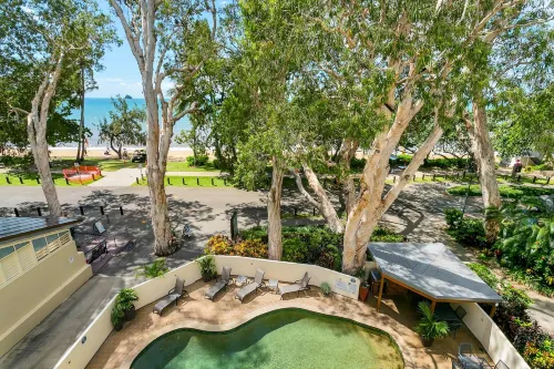 Hibiscus in Marlin Waters Palm Cove