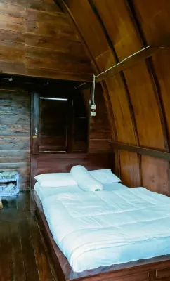 homestay kashandra 2 Hotels in Deles