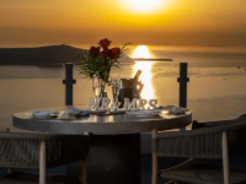 You and Me Suites Hotels in Santorini